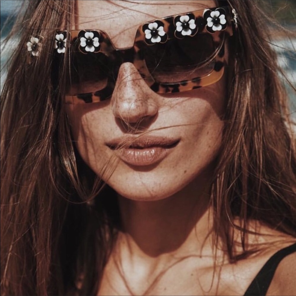 Prada Tortoise Havana Deluxe Flowers sunglasses🤩